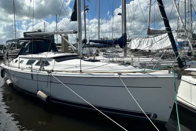 Hunter 41 Deck Salon