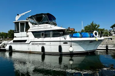 Carver 430 Cockpit Motor Yacht