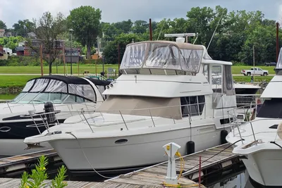 Carver 355 Motor Yacht