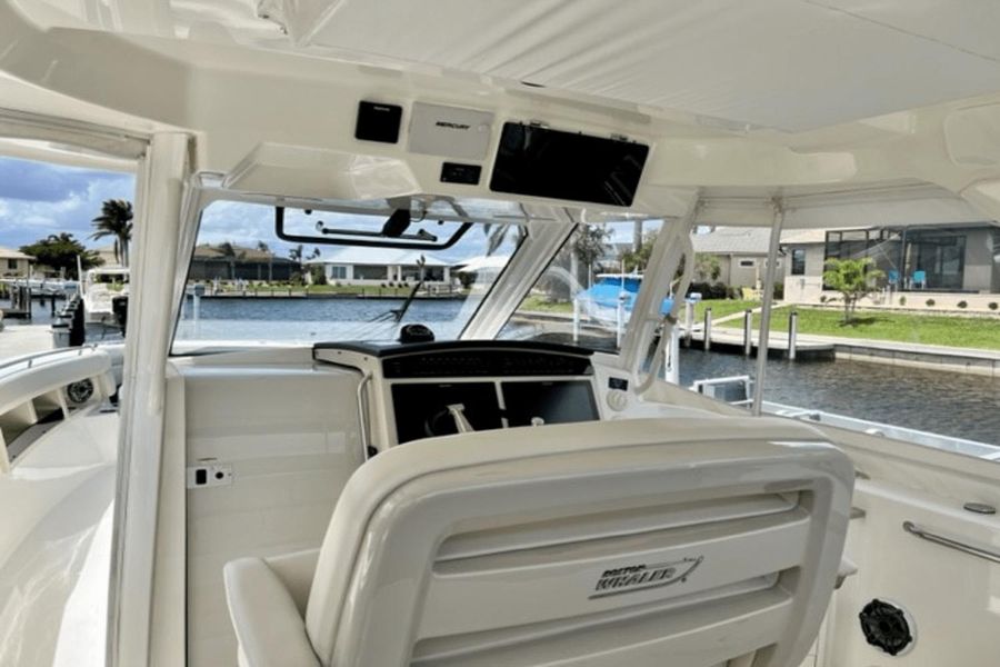 2019 Boston Whaler 350 Realm