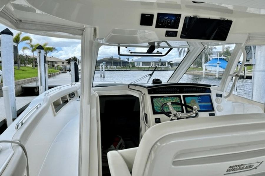 2019 Boston Whaler 350 Realm