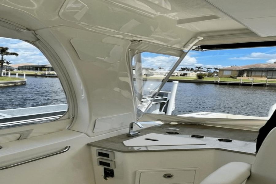 2019 Boston Whaler 350 Realm