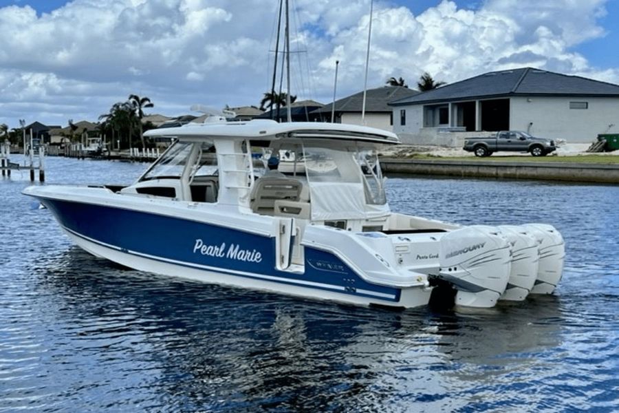 2019 Boston Whaler 350 Realm