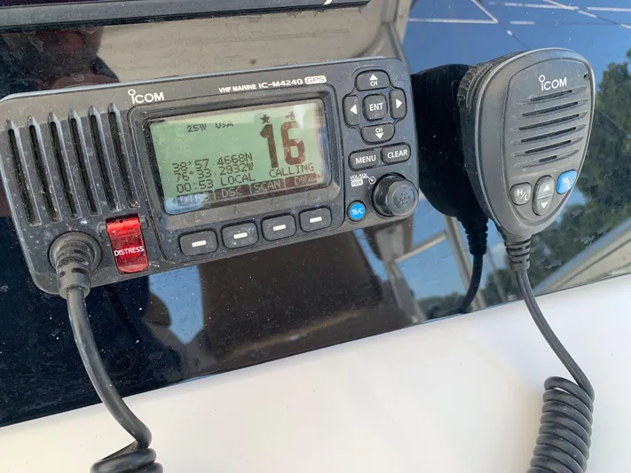 Pier Pressure Yacht Photos Pics VHF marine radio on a 2000 Viking 50 Convertible boat dashboard.