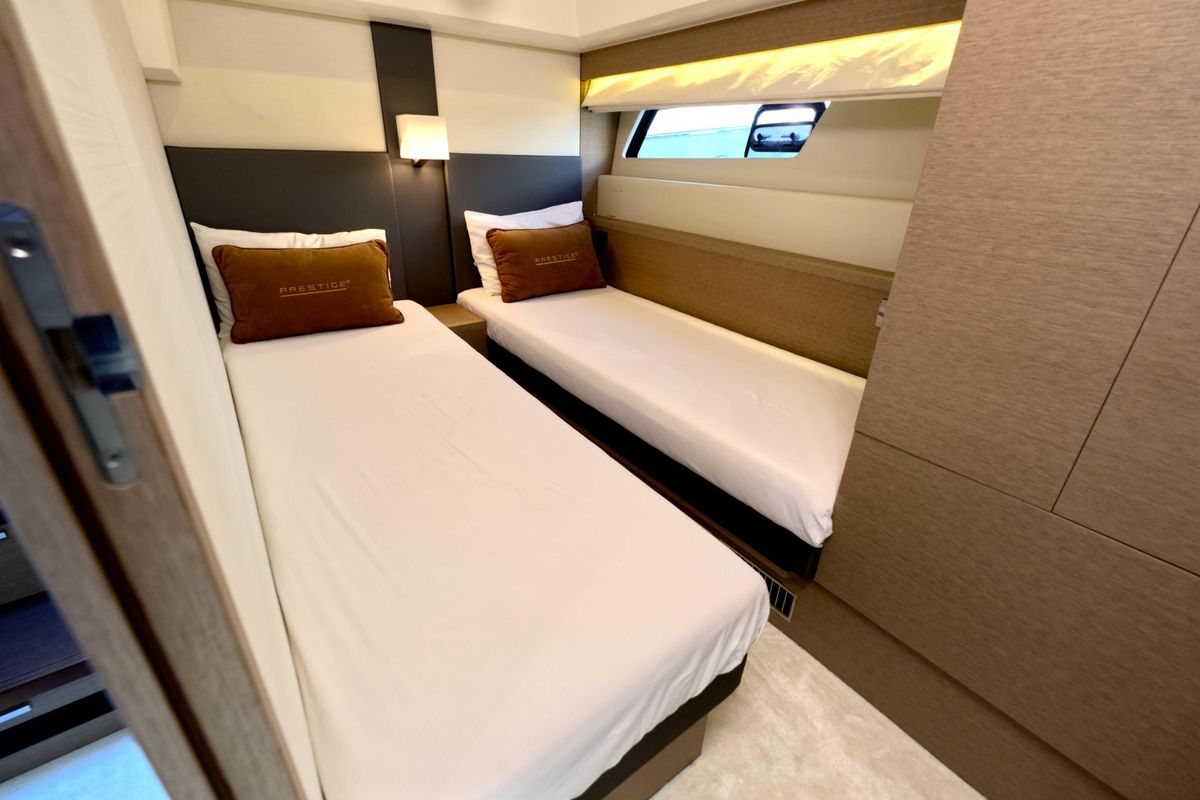 2016 Prestige 58 