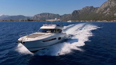 Yacht