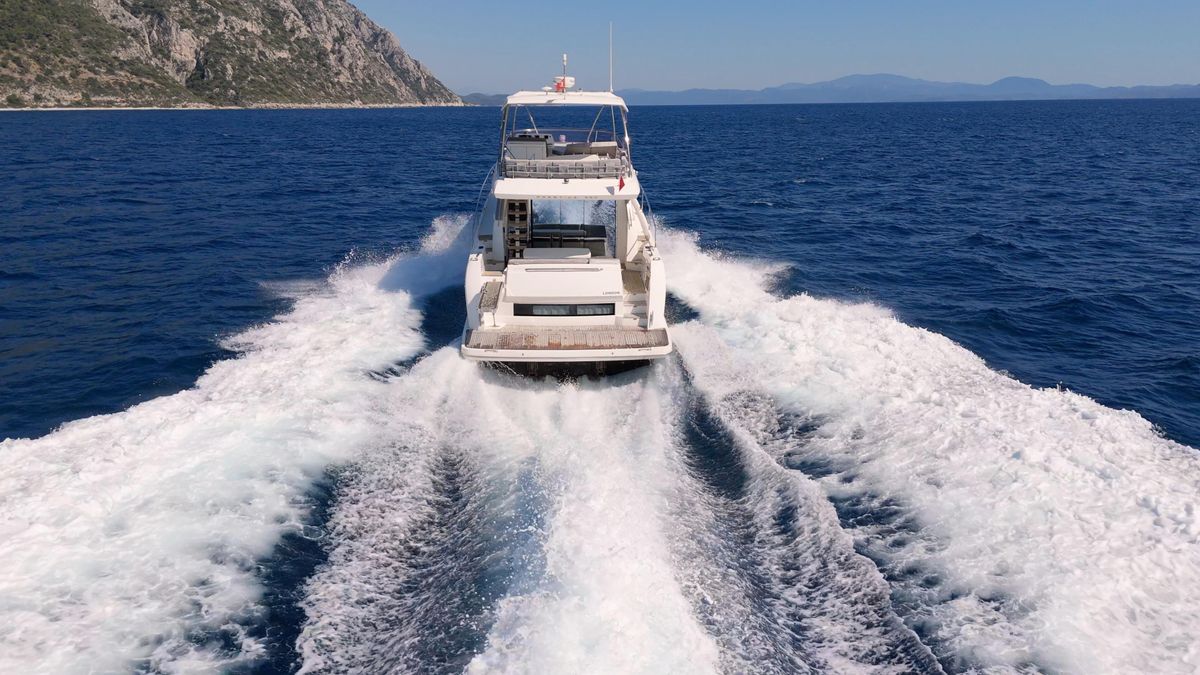 2016 Prestige 58 