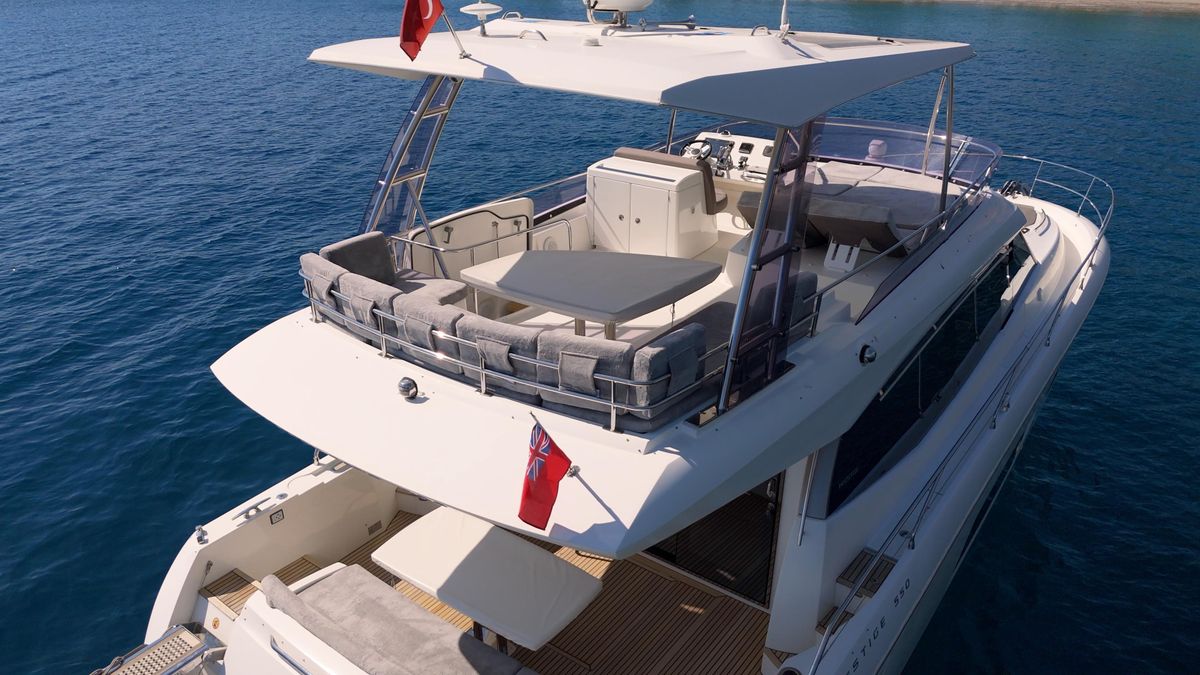 2016 Prestige 58 