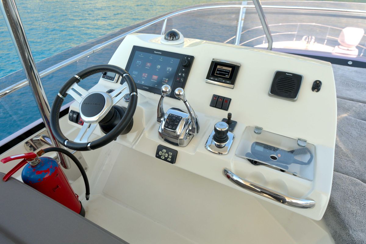 2016 Prestige 58 