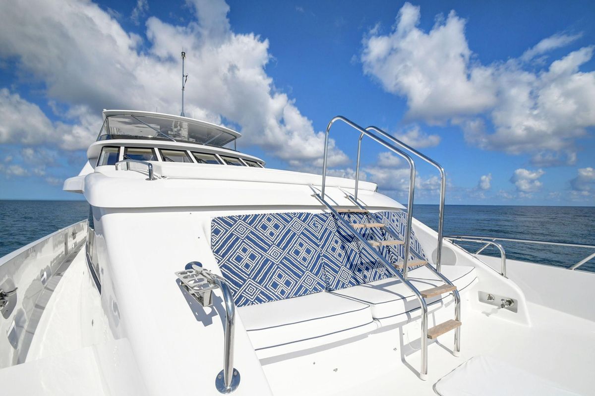 2005 Hatteras 100 
