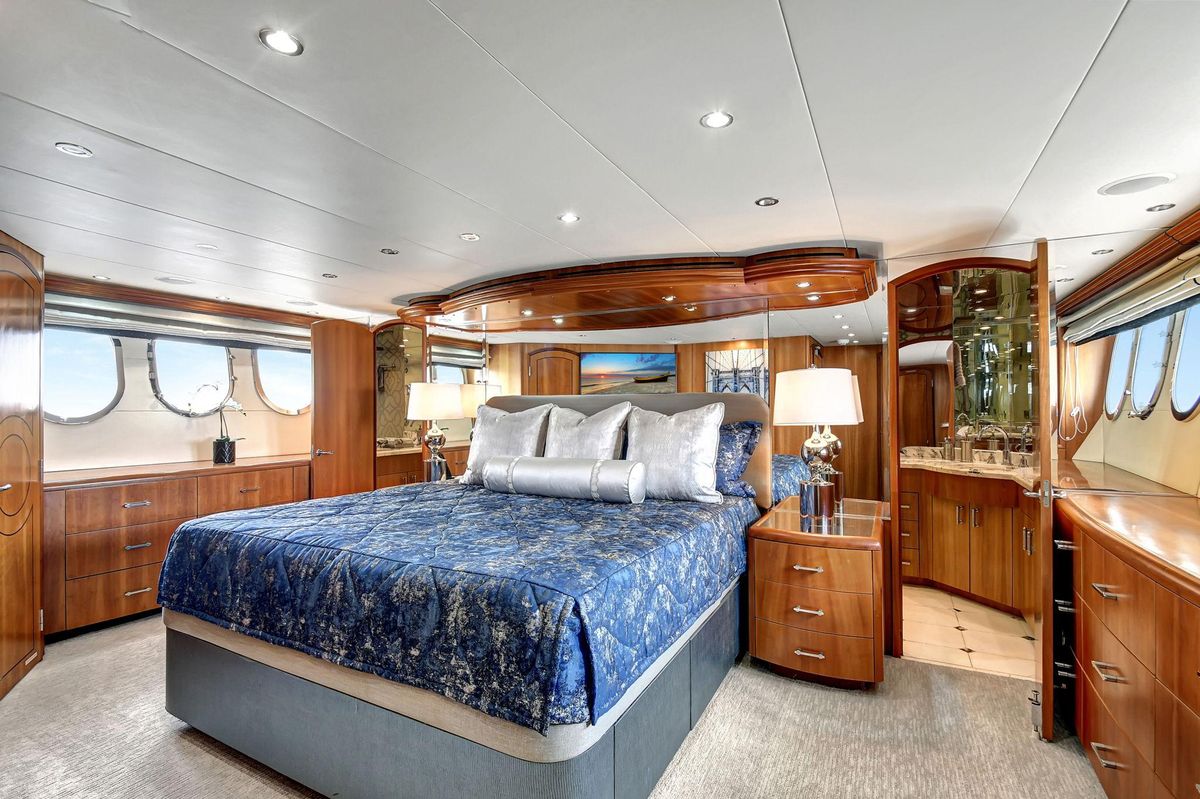 2005 Hatteras 100 
