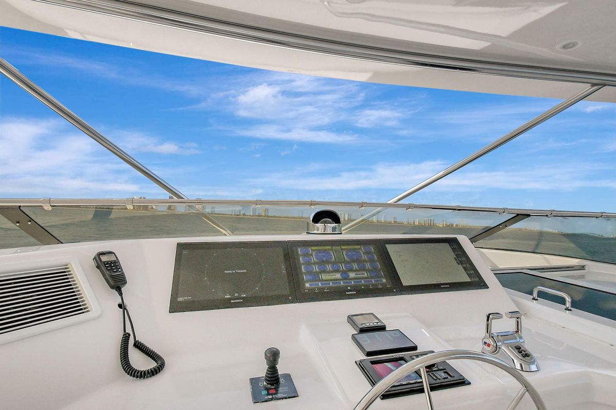 2005 Hatteras 100 