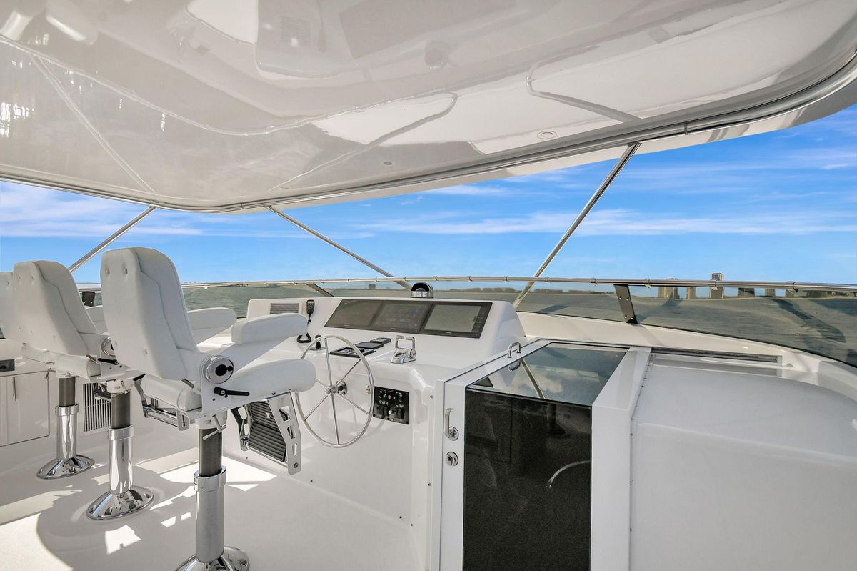 2005 Hatteras 100 