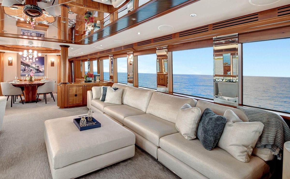 2005 Hatteras 100 
