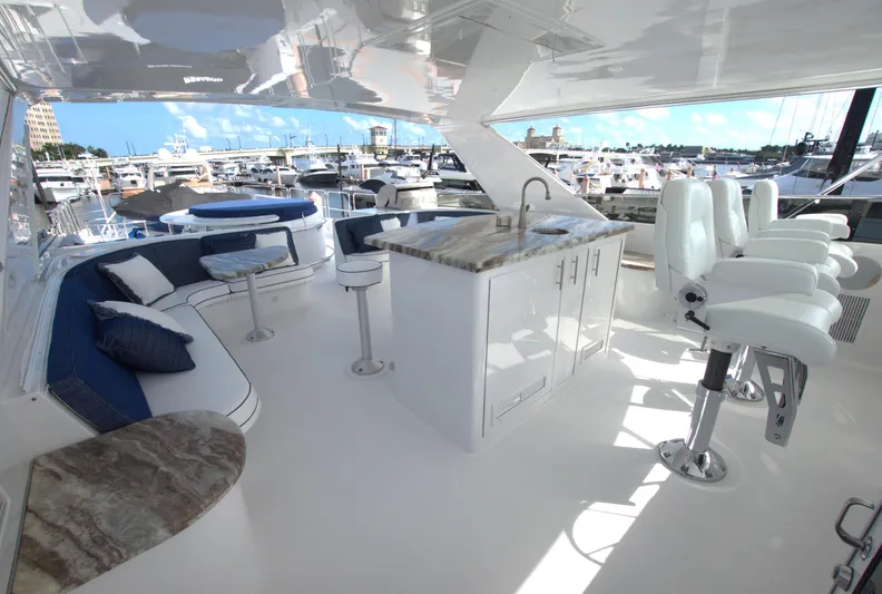 Danielle Yacht Photos Pics Luxurious 2005 Hatteras Semi-Displacement yacht interior with seating and bar area.