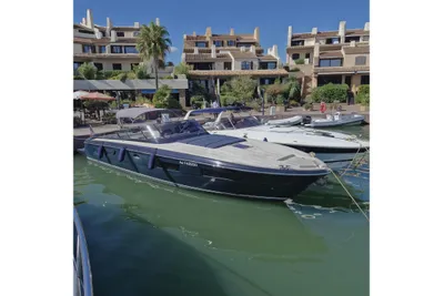 2015 Itama 45