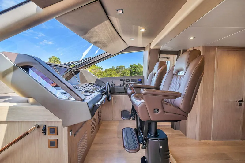  Yacht Photos Pics Luxurious 2019 Sunseeker 86 yacht helm with leather seats and advanced navigation controls.