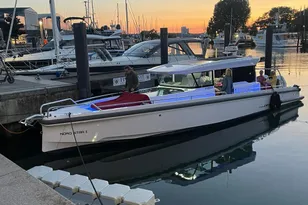 2020 Axopar 37 XC CROSS CABIN
