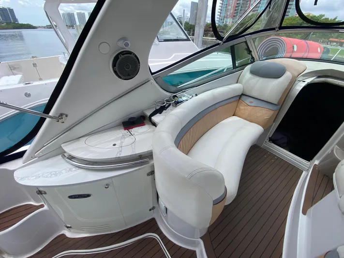  Yacht Photos Pics 2006 Four Winns 348 Vista boat interior with curved seating and modern design.