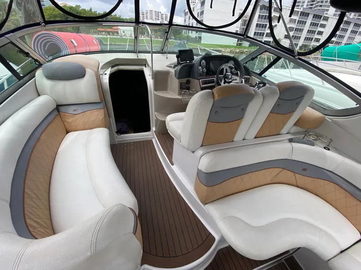  Yacht Photos Pics 2006 Four Winns 348 Vista boat interior with plush seating and modern dashboard.