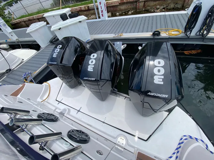  Yacht Photos Pics Three Mercury 300 outboard engines on a 2006 Four Winns 348 Vista boat at a dock.