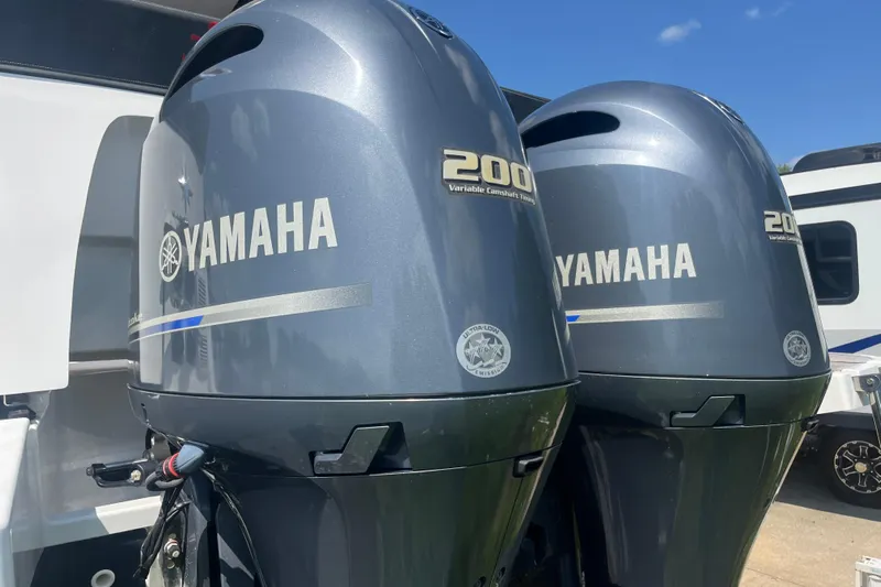  Yacht Photos Pics Twin Yamaha 200 outboard engines on a 2020 Jeanneau NC 895 boat.