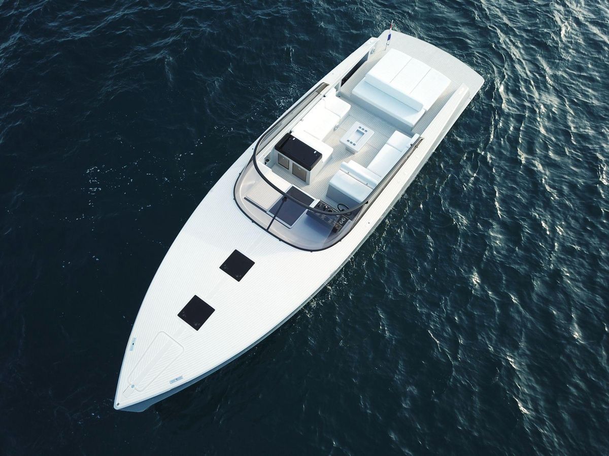 2021 VanDutch 48 