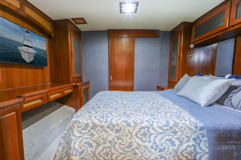 Smoke Show Yacht Photos Pics Luxurious bedroom in a 1985 Monterey Convertible boat.