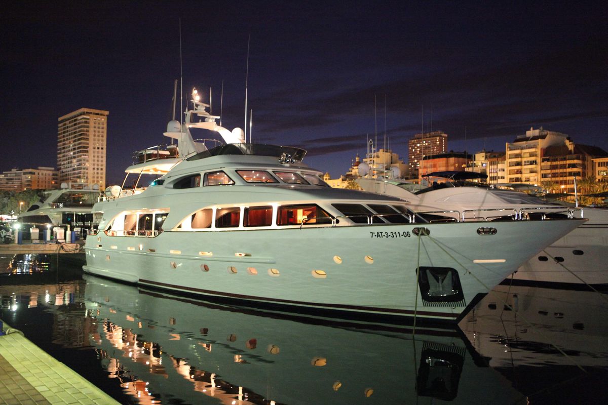 2004 Benetti 101 