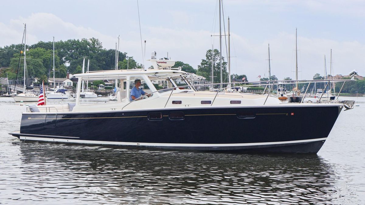 2010 MJM 44 