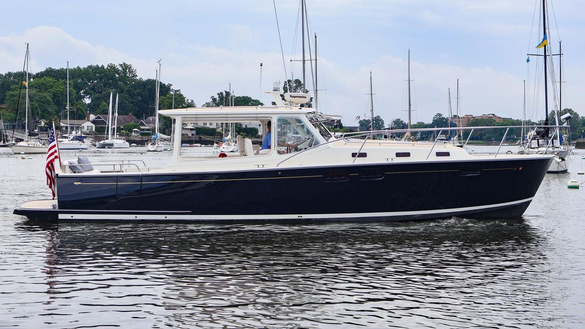 2010 MJM 44 