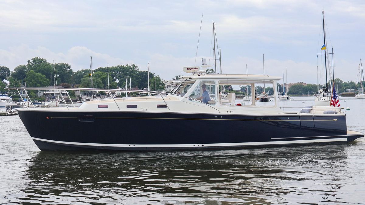 2010 MJM 44 