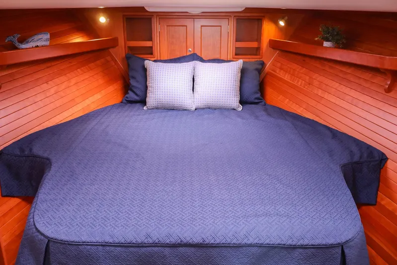 4709tw Yacht Photos Pics 2010 MJM 40z Downeast boat cabin with cozy bed and wooden interior