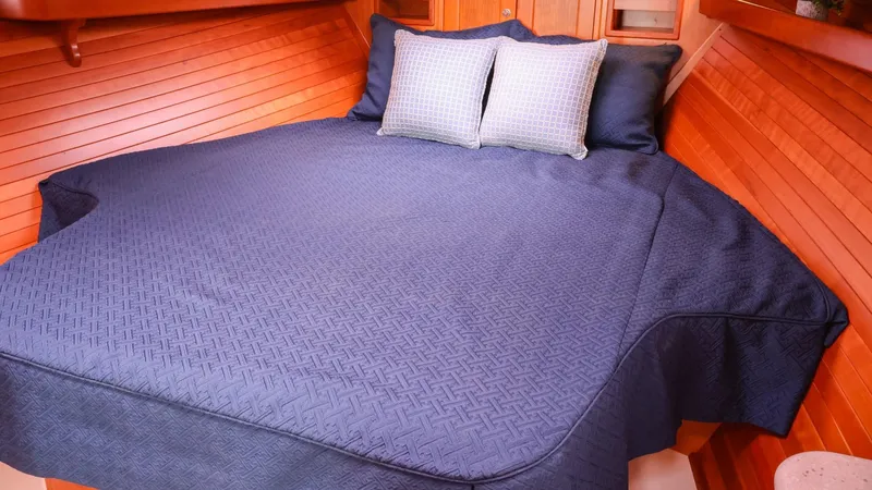 4709tw Yacht Photos Pics Cozy cabin bed in 2010 MJM 40z Downeast boat with blue bedding.