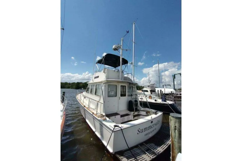 Summersalts Yacht Photos Pics 1996 Grand Banks Eastbay 40 Flybridge docked under a clear blue sky.