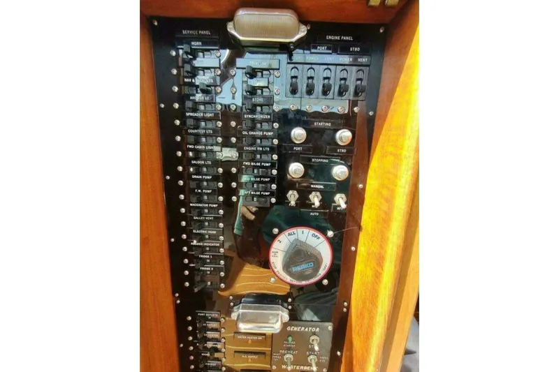 Summersalts Yacht Photos Pics Control panel of a 1996 Grand Banks Eastbay 40 Flybridge yacht.