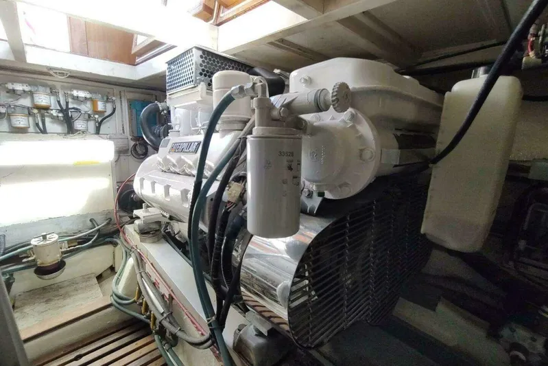 Summersalts Yacht Photos Pics Engine room of 1996 Grand Banks Eastbay 40 Flybridge with Caterpillar engine.