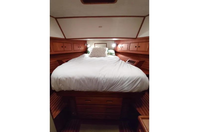 Summersalts Yacht Photos Pics Luxurious cabin interior of 1996 Grand Banks Eastbay 40 Flybridge yacht.