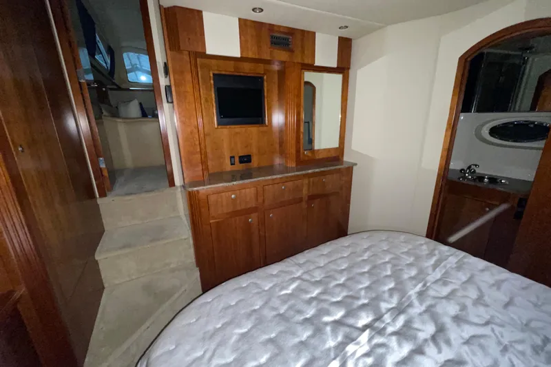  Yacht Photos Pics Luxurious 2008 CRUISERS INC 415 Express Motoryacht interior with wood cabinetry and cozy bedroom.