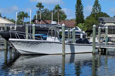 Mako 261 Center Console