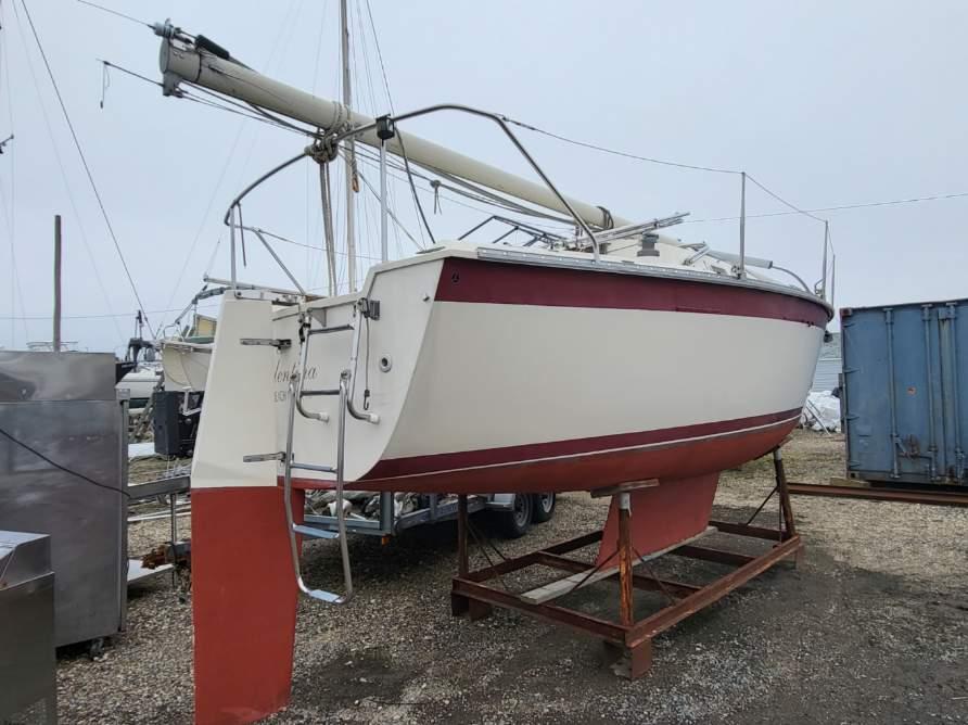 1984 hunter 25.5 sailboat