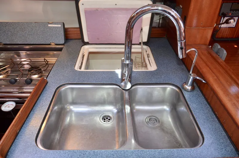 Footloose Yacht Photos Pics 