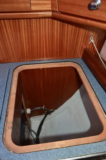 Footloose Yacht Photos Pics 