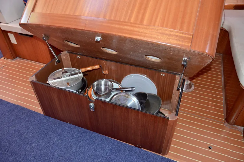 Footloose Yacht Photos Pics 