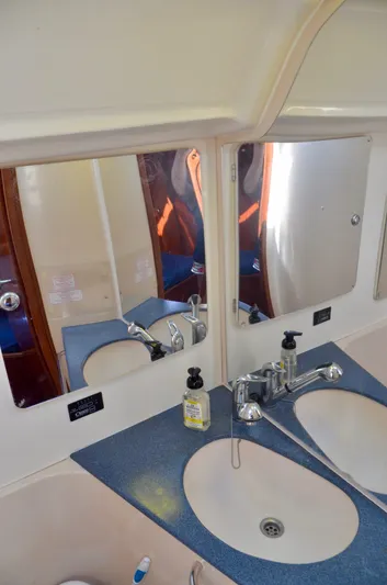 Footloose Yacht Photos Pics 