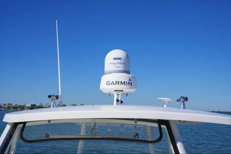 Yacht Photos Pics 2019 Regal 33 SAV boat with Garmin radar on blue ocean background.