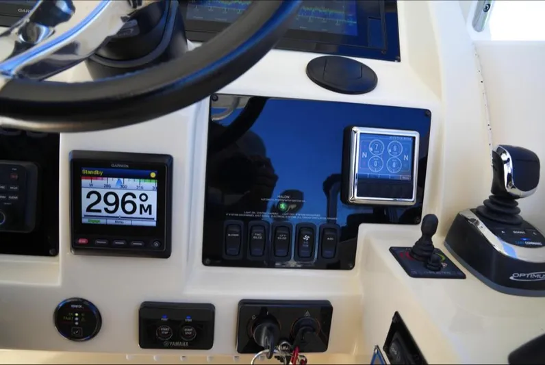  Yacht Photos Pics Control panel of 2019 Regal 33 SAV boat with navigation and throttle controls.