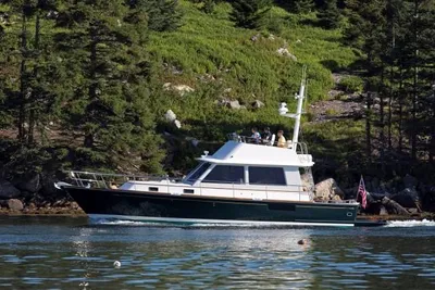 Lyman-Morse HUNT Express Cruiser Flybridge