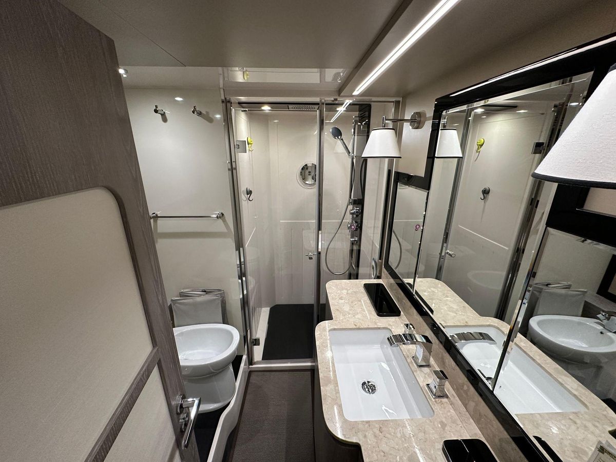 2019 Azimut 66 