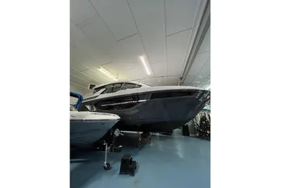 Cruisers Yachts 42 Cantius